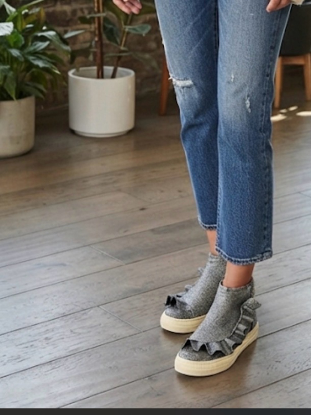 MAA Womens Grey Ruffle Slip-On Sneakers